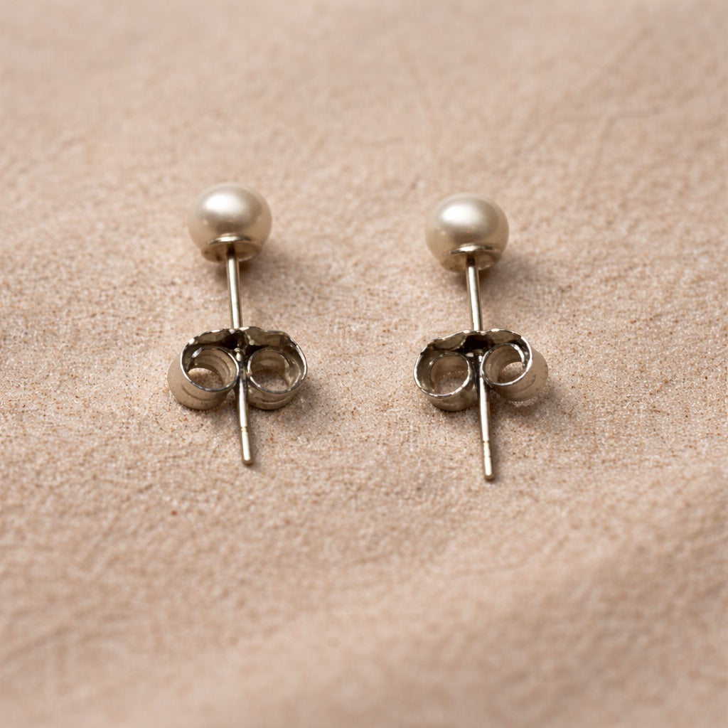 Lio 1 - 3/4 mm - Oorbellen - Zoetwaterparel - kleur Parelmoer